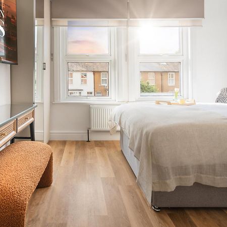 Newly Designed, 2Br Apt, 5Min From Northwood London Tube Station, Nato Hq, Ideal For Wembley, Warner Studio, Contractors Buitenkant foto