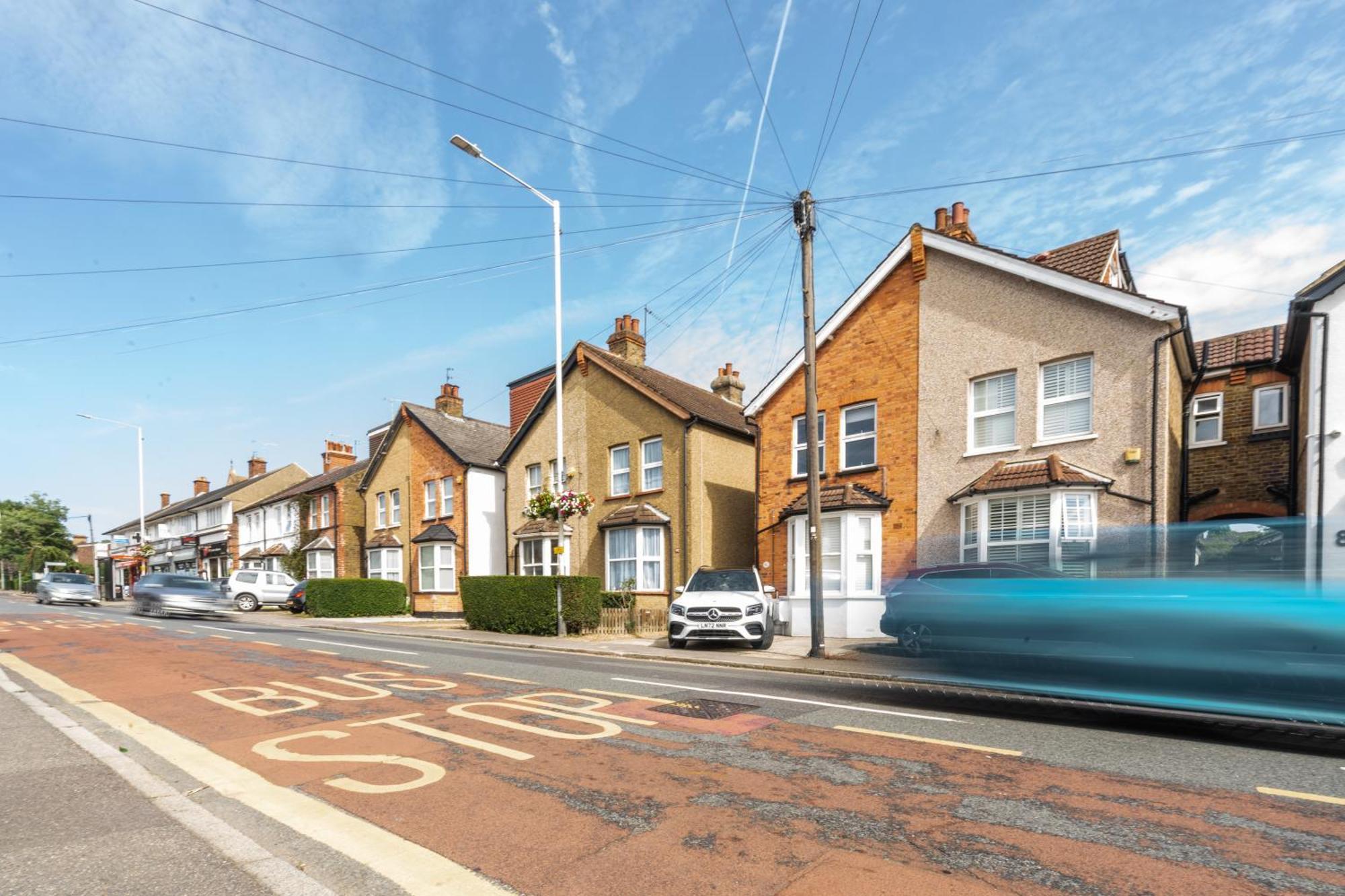 Newly Designed, 2Br Apt, 5Min From Northwood London Tube Station, Nato Hq, Ideal For Wembley, Warner Studio, Contractors Buitenkant foto