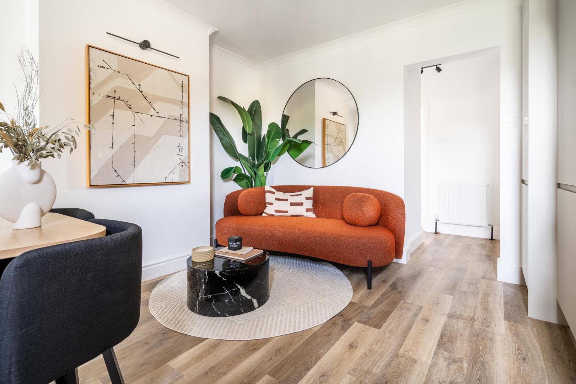 Newly Designed, 2Br Apt, 5Min From Northwood London Tube Station, Nato Hq, Ideal For Wembley, Warner Studio, Contractors Buitenkant foto