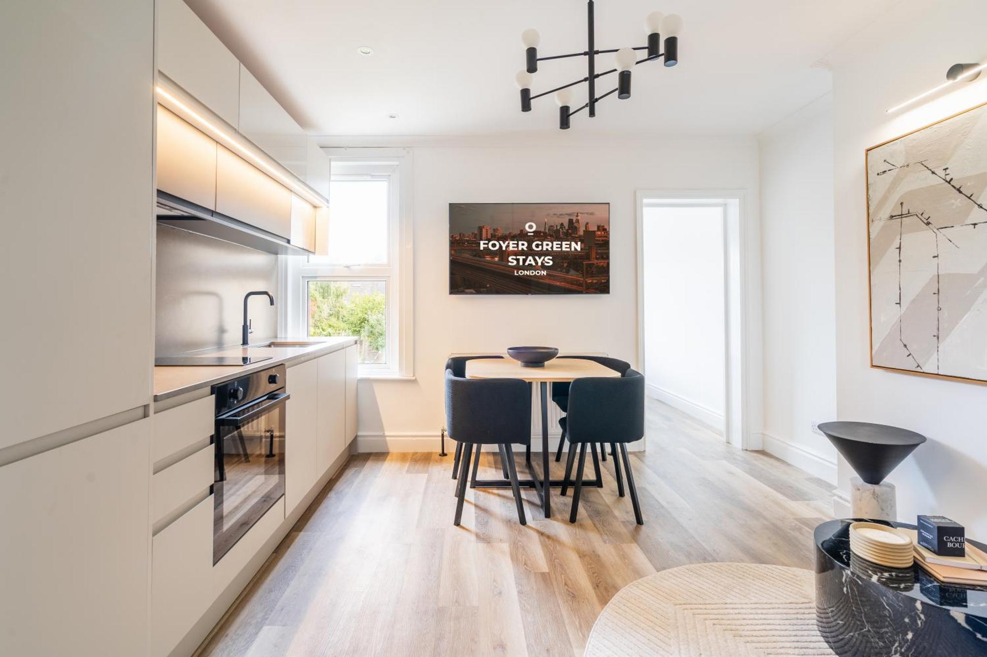 Newly Designed, 2Br Apt, 5Min From Northwood London Tube Station, Nato Hq, Ideal For Wembley, Warner Studio, Contractors Buitenkant foto