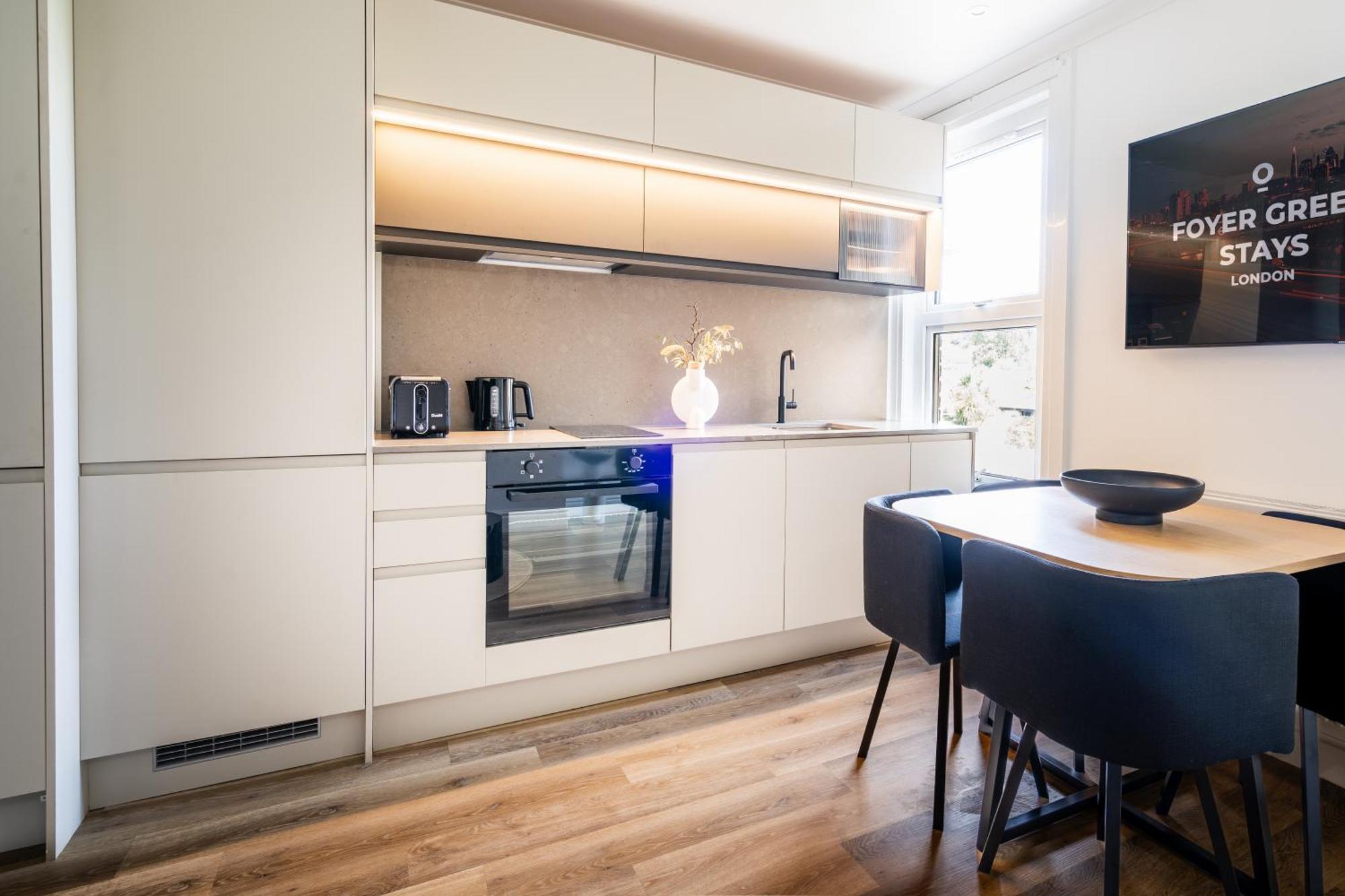 Newly Designed, 2Br Apt, 5Min From Northwood London Tube Station, Nato Hq, Ideal For Wembley, Warner Studio, Contractors Buitenkant foto