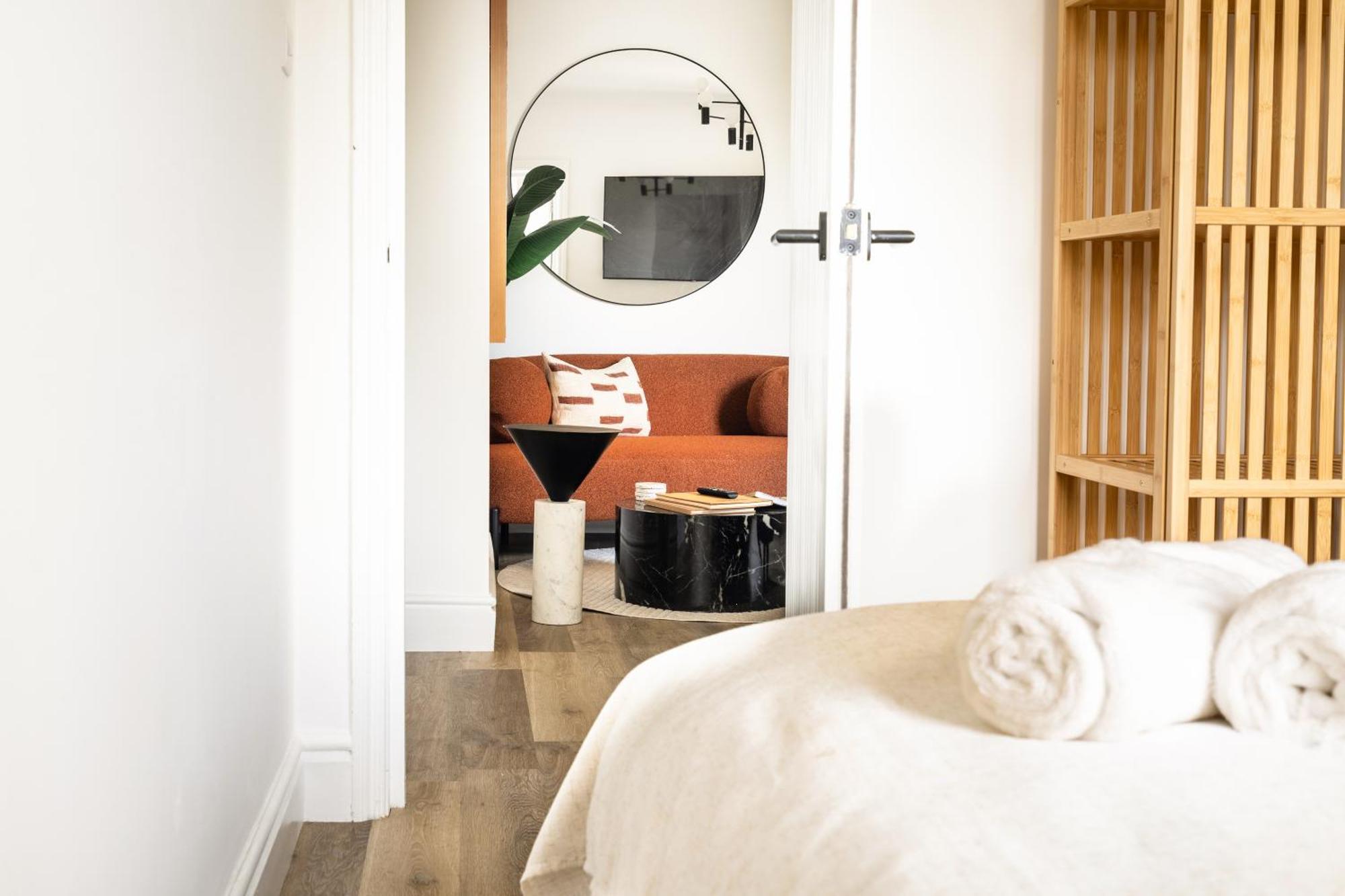 Newly Designed, 2Br Apt, 5Min From Northwood London Tube Station, Nato Hq, Ideal For Wembley, Warner Studio, Contractors Buitenkant foto