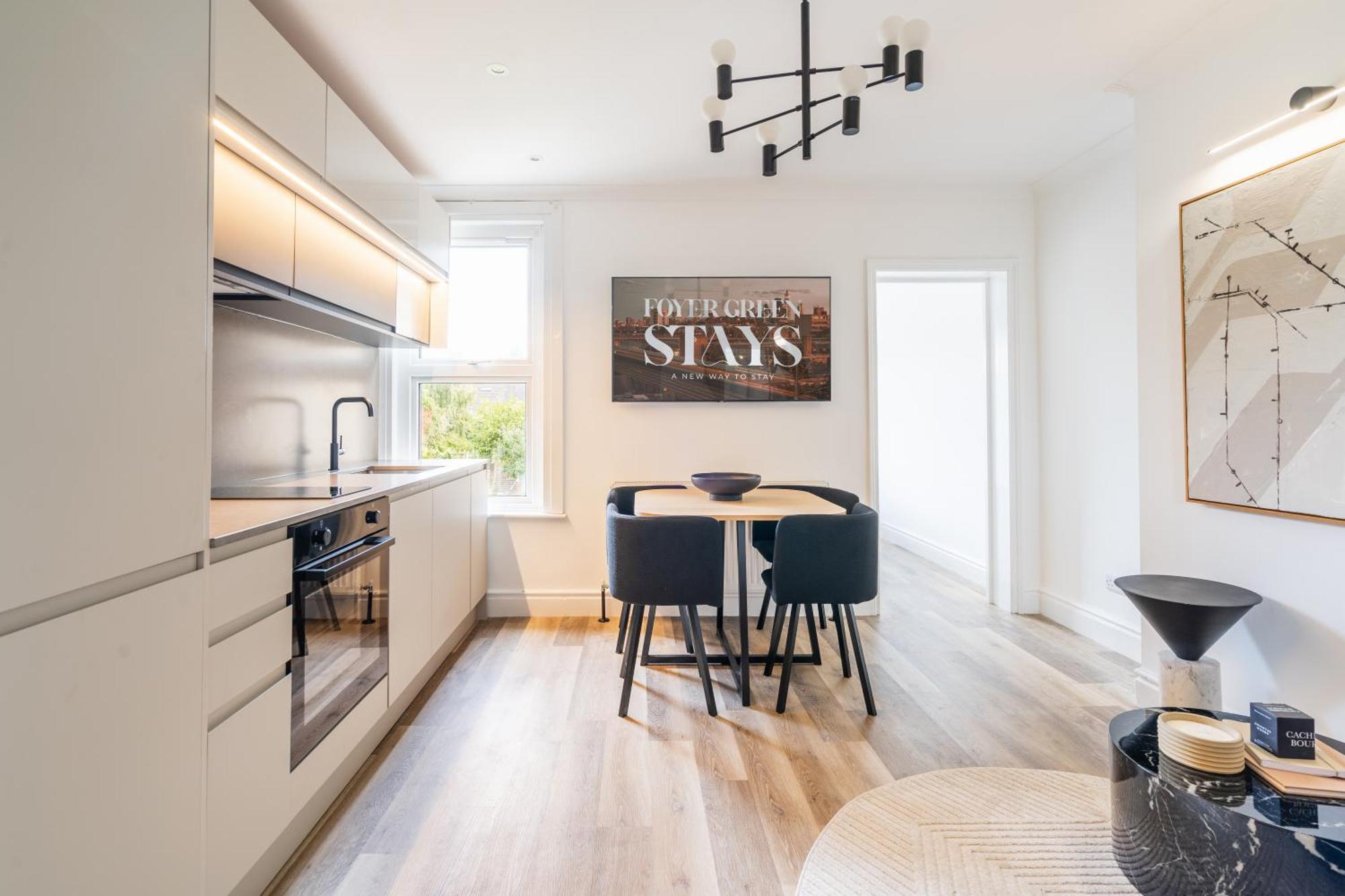 Newly Designed, 2Br Apt, 5Min From Northwood London Tube Station, Nato Hq, Ideal For Wembley, Warner Studio, Contractors Buitenkant foto