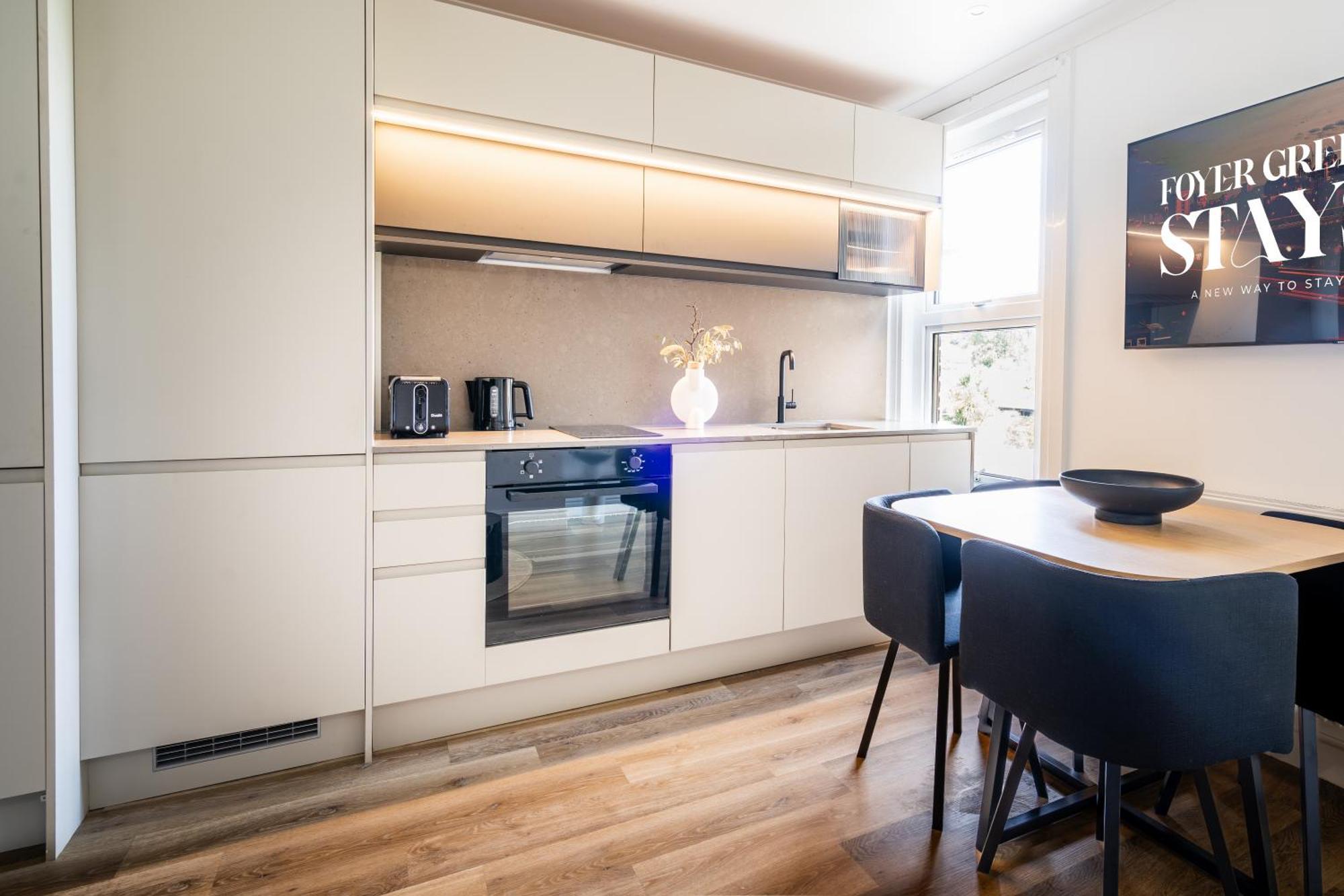 Newly Designed, 2Br Apt, 5Min From Northwood London Tube Station, Nato Hq, Ideal For Wembley, Warner Studio, Contractors Buitenkant foto