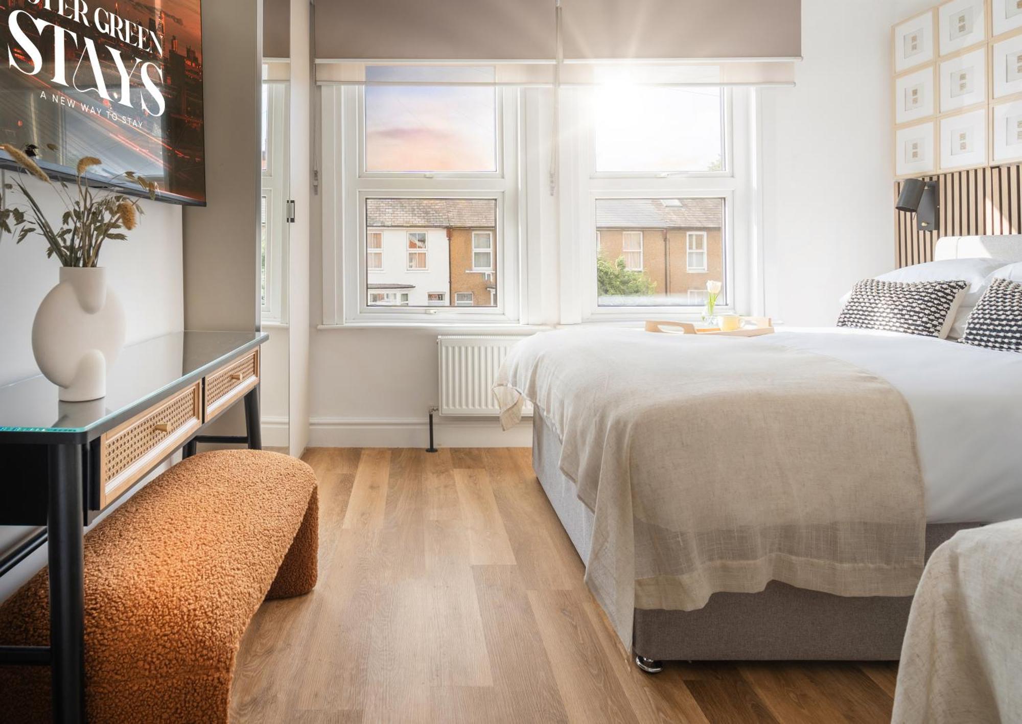 Newly Designed, 2Br Apt, 5Min From Northwood London Tube Station, Nato Hq, Ideal For Wembley, Warner Studio, Contractors Buitenkant foto